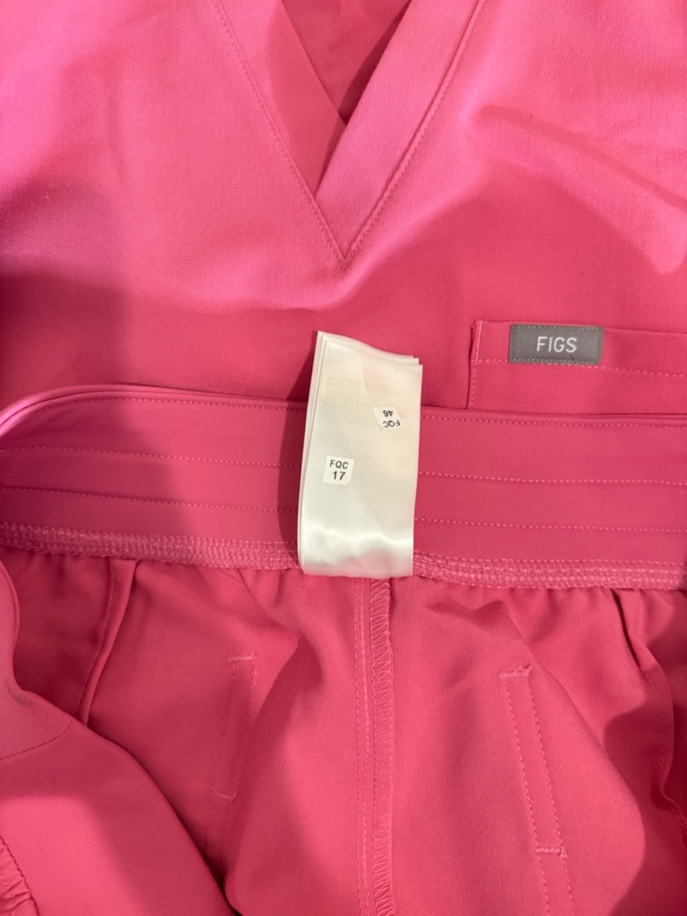 Figs F’ING Pink Catarina 1 pocket scrub top & Jogger scrub pants size Large - Picture 11 of 12